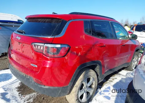 2019 Jeep Compass Latitude 4X4 z USA, uszkodzony, nr VIN 3C4NJDBBXKT813165